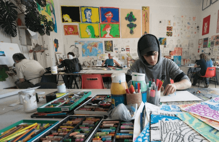 des patients aussi artistes dans la fabrique de l'art brut